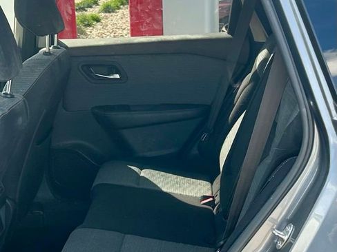 Used 2021 Nissan Rogue SV image 8