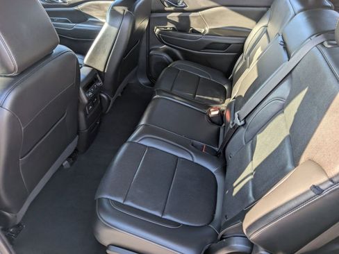 Used 2023 GMC Acadia SLT image 26