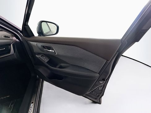 Used 2023 Nissan Rogue SV image 30