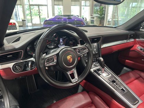 Used 2017 Porsche 911 Carrera image 3