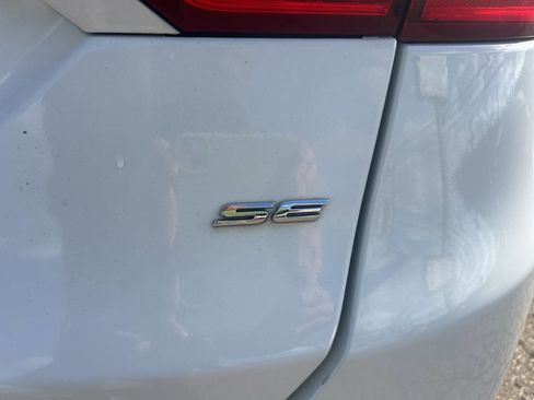 Used 2015 Ford Fusion SE FWD image 8