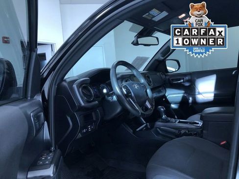 Used 2019 Toyota Tacoma TRD Sport image 2