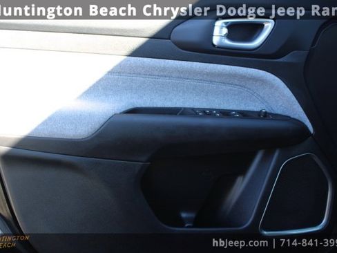 Used 2022 Jeep Compass Latitude image 10