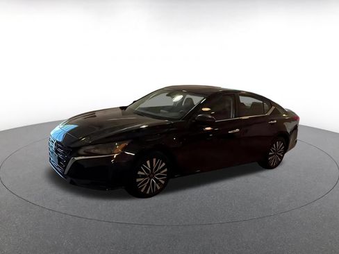 Used 2025 Nissan Altima 2.5 SV FWD image 5