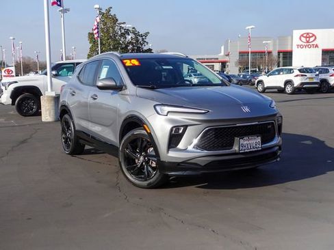 Used 2024 Buick Encore GX Sport Touring image 2