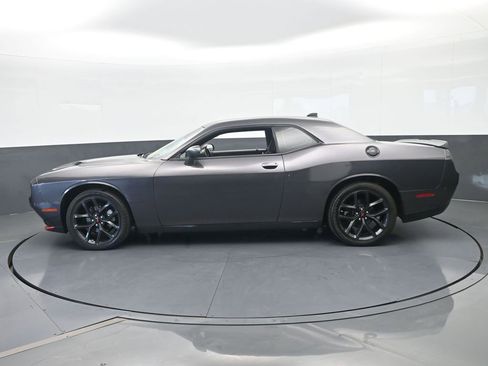 Used 2022 Dodge Challenger SXT w/ Driver Convenience Group RWD image 3