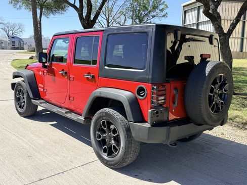 Used 2012 Jeep Wrangler Unlimited Sport image 4