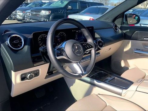 Used 2025 Mercedes-Benz GLA 250 4MATIC image 13