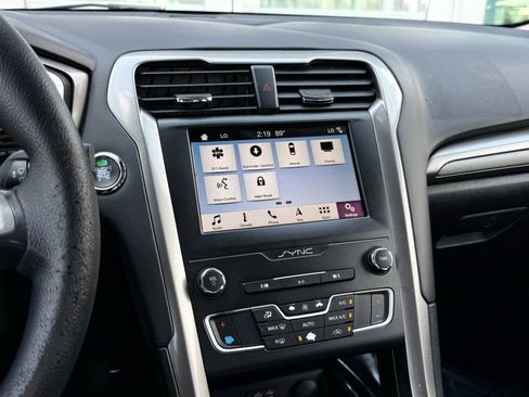 Used 2019 Ford Fusion SE FWD image 32