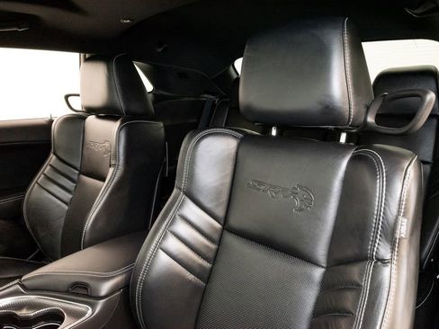Used 2018 Dodge Challenger SRT Hellcat RWD image 17