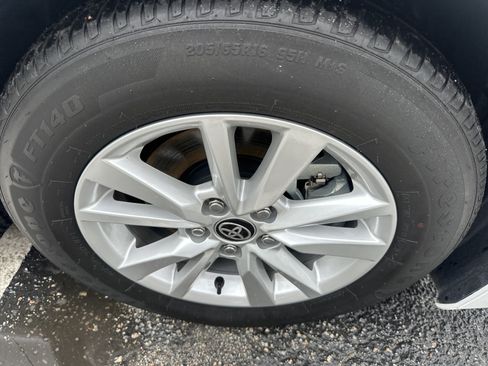 Used 2025 Toyota Camry LE w/ Convenience Package FWD image 6