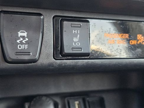 Certified 2020 Toyota RAV4 XLE Premium AWD/4WD image 7