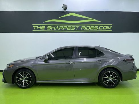 Used 2021 Toyota Camry SE image 6
