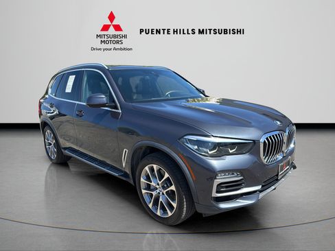 Used 2019 BMW X5 xDrive50i w/ Parking Assistance Package AWD/4WD image 3