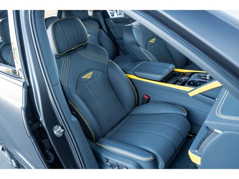 Used 2025 Bentley Bentayga image 43