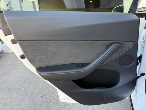 Used 2024 Tesla Model Y Long Range AWD/4WD image 20