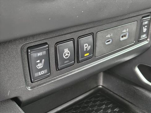 Used 2023 Nissan Frontier SV w/ SV Convenience Package RWD image 14