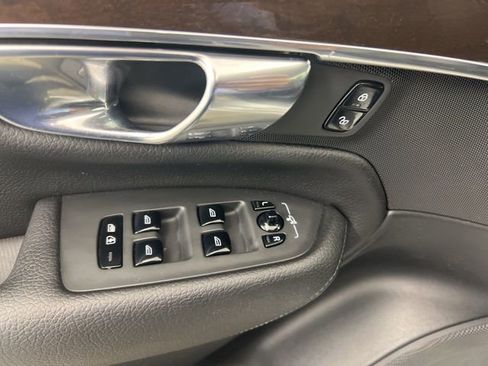 Used 2018 Volvo XC90 T5 Momentum w/ Convenience Package image 12