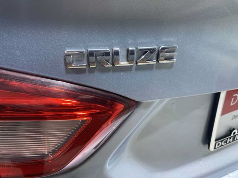 Used 2018 Chevrolet Cruze LS FWD image 7