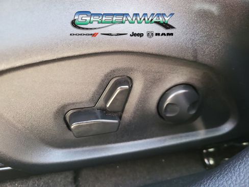 Used 2023 Jeep Compass Limited image 17