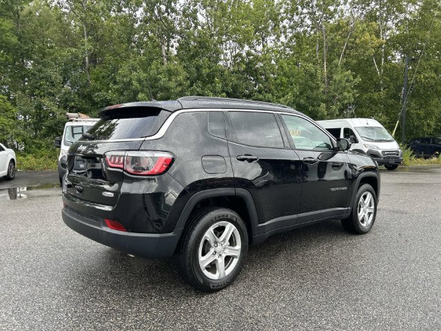 Used 2023 Jeep Compass Latitude AWD/4WD image 3