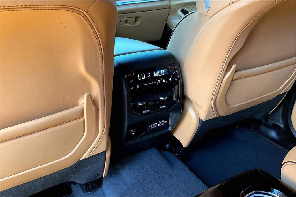 Used 2023 Jeep Grand Cherokee L Summit AWD/4WD image 10
