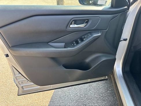 Used 2024 Nissan Rogue SV AWD/4WD image 25