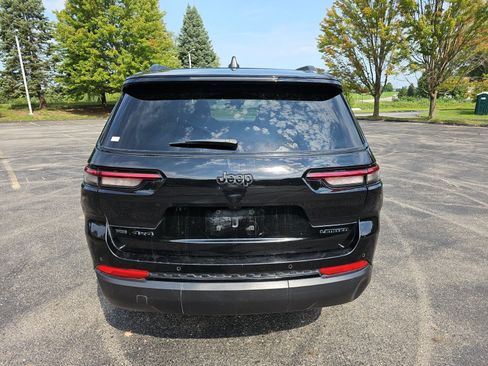 Used 2023 Jeep Grand Cherokee L Limited w/ Black Appearance Package AWD/4WD image 5