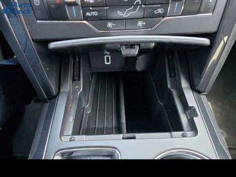 Used 2019 Ford Explorer XLT w/ Equipment Group 202A image 26