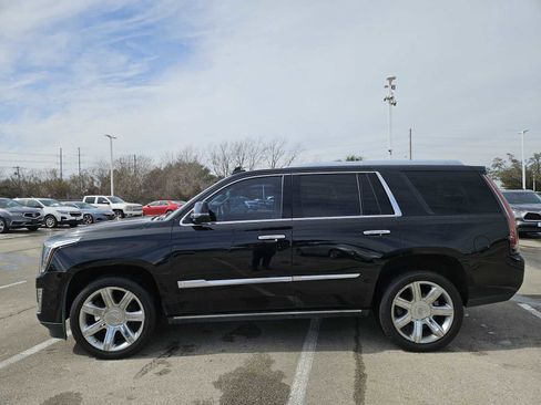 Used 2020 Cadillac Escalade Premium Luxury image 4