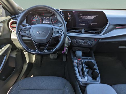 Used 2024 Chevrolet Trax RS image 12