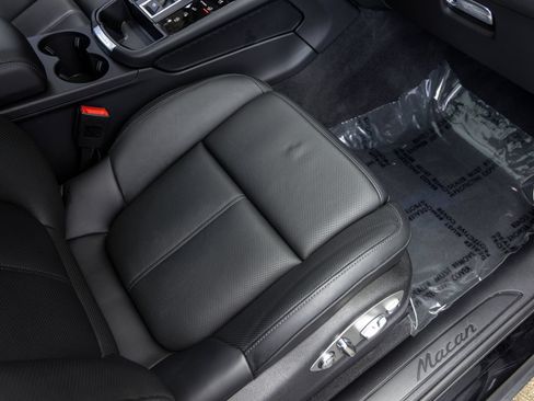Certified 2026 Porsche Macan AWD/4WD image 53