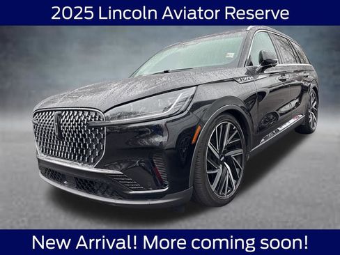 Used 2025 Lincoln Aviator Reserve w/ Equipment Group 201A image 2