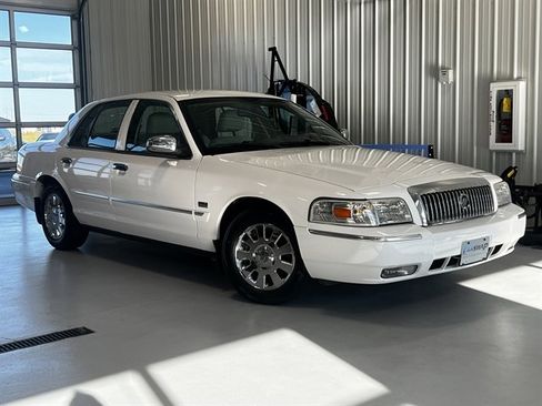 Used 2008 Mercury Grand Marquis LS image 1