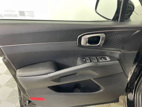Certified 2025 Kia Sorento S image 15