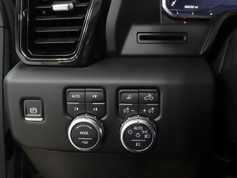 Used 2025 GMC Sierra 2500 AT4 AWD/4WD image 19