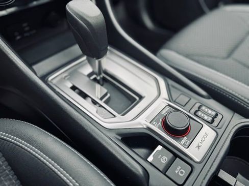 Used 2022 Subaru Forester Premium image 31