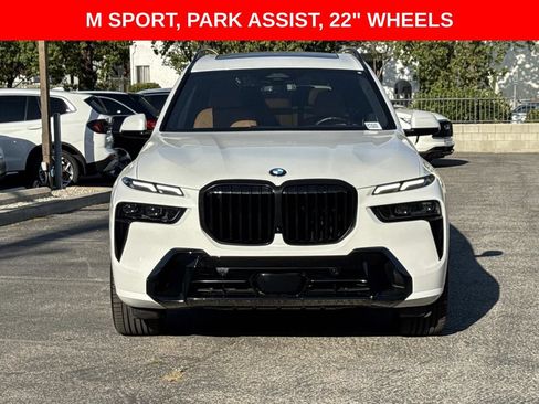 Used 2023 BMW X7 xDrive40i w/ M Sport Package AWD/4WD image 3