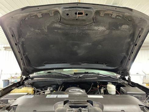 Used 2004 Chevrolet Silverado 2500 W/T w/ Skid Plate Package AWD/4WD image 26