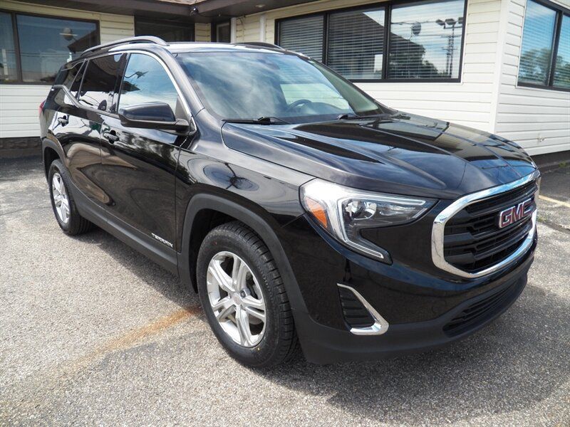 Used 2020 GMC Terrain SLE w/ Driver Convenience Package FWD image 1