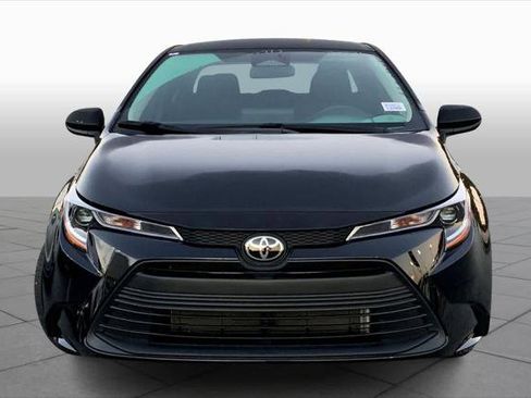 Certified 2025 Toyota Corolla LE image 3