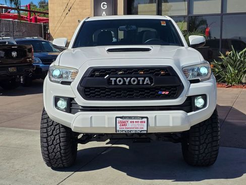 Used 2016 Toyota Tacoma TRD Sport w/ Premium & Technology Package image 5