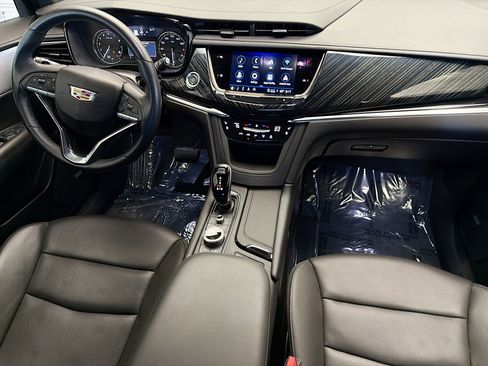 Used 2025 Cadillac XT6 Premium Luxury image 12