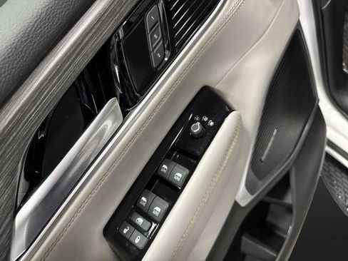 Used 2024 Jeep Wagoneer L Series II w/ Convenience Group I image 30