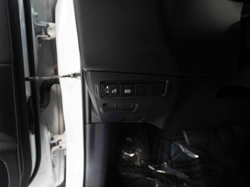 Used 2023 Toyota Corolla Cross XLE image 11