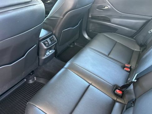Used 2025 Lexus ES 300h w/ Premium Package FWD image 14