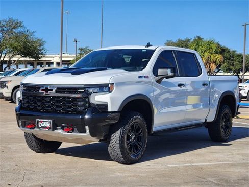 Used 2024 Chevrolet Silverado 1500 ZR2 w/ Technology Package image 3