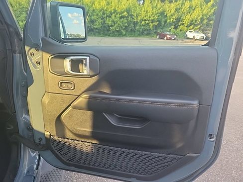 Used 2024 Jeep Wrangler Unlimited Sahara AWD/4WD image 35