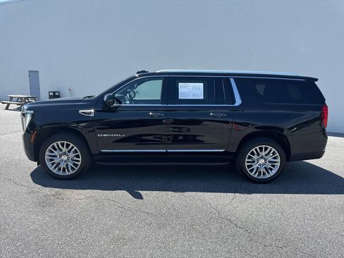 Used 2025 GMC Yukon XL Denali AWD/4WD image 4