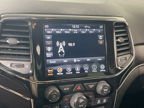 Used 2022 Jeep Grand Cherokee Limited image 14